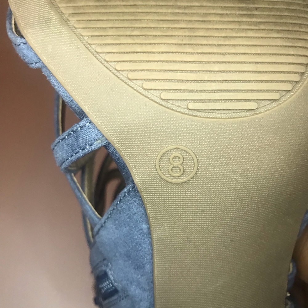 Heels - Picture 4 of 4